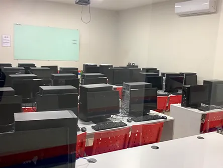 Computadores na sala de aula da Unidade IFP  Anápolis